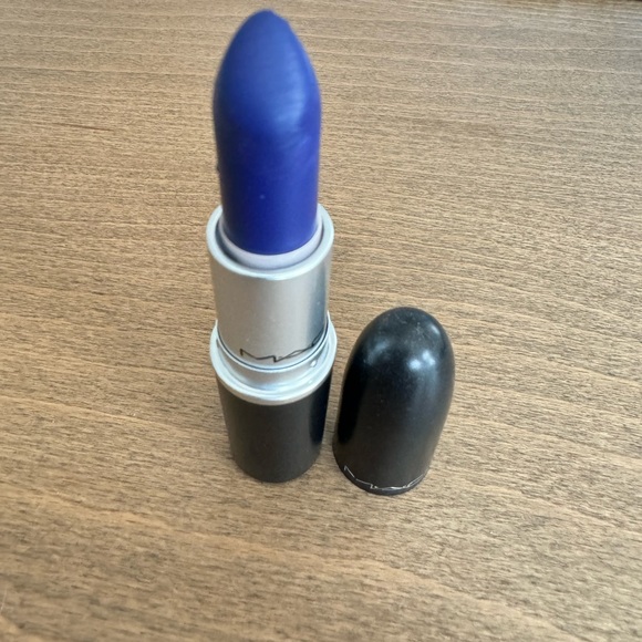MAC Matte Lipstick Matte Royal (deep bluish prple) - Picture 1 of 3